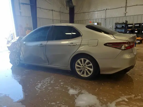 4T1R11AK8MU574446 2021 TOYOTA CAMRY - Image 2