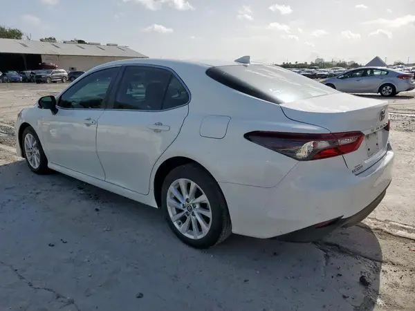 4T1R11AK8MU592462 2021 TOYOTA CAMRY - Image 2