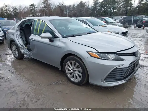 4T1R11AK8NU048495 2022 TOYOTA CAMRY - Image 1