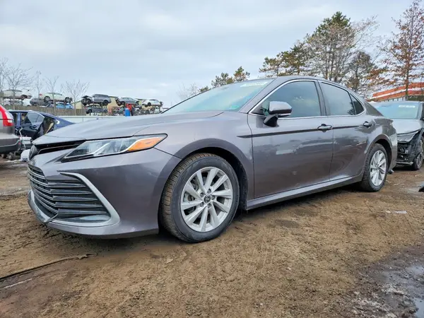 4T1R11AK8NU050117 2022 TOYOTA CAMRY - Image 1
