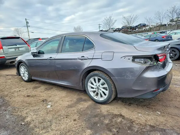 4T1R11AK8NU050117 2022 TOYOTA CAMRY - Image 2