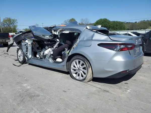 4T1R11AK8NU057651 2022 TOYOTA CAMRY - Image 2