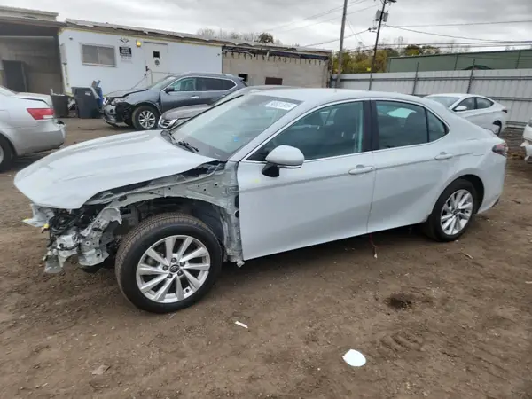 4T1R11AK8NU058167 2022 TOYOTA CAMRY - Image 1