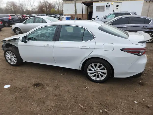 4T1R11AK8NU058167 2022 TOYOTA CAMRY - Image 2