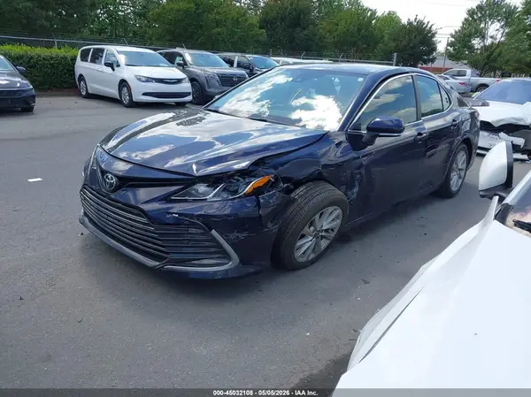 4T1R11AK8NU069329 2022 TOYOTA CAMRY - Image 2
