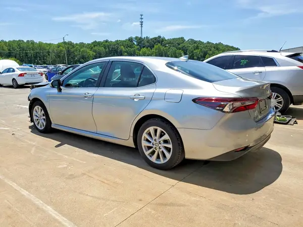 4T1R11AK8NU626885 2022 TOYOTA CAMRY - Image 2