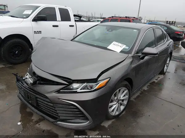 4T1R11AK8NU628328 2022 TOYOTA CAMRY - Image 2
