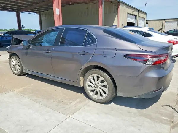 4T1R11AK8NU634663 2022 TOYOTA CAMRY - Image 2