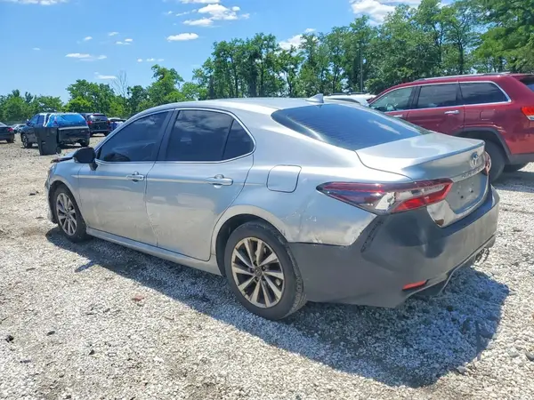 4T1R11AK8NU670899 2022 TOYOTA CAMRY - Image 2