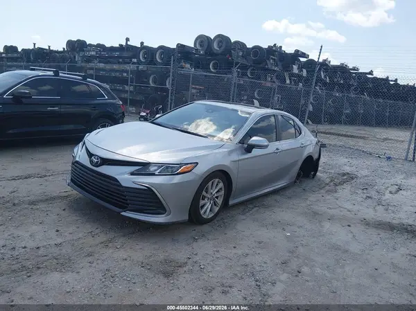 4T1R11AK8RU921037 2024 TOYOTA CAMRY - Image 2
