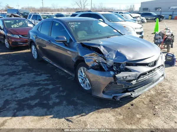 4T1R11AK9MU447608 2021 TOYOTA CAMRY - Image 1