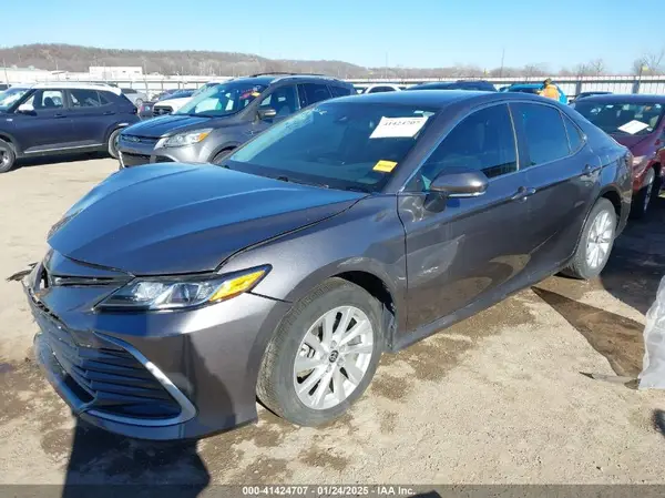 4T1R11AK9MU447608 2021 TOYOTA CAMRY - Image 2