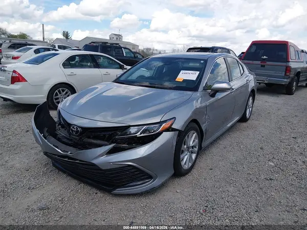 4T1R11AK9MU459483 2021 TOYOTA CAMRY - Image 2