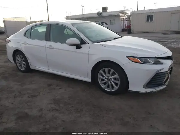 4T1R11AK9MU493164 2021 TOYOTA CAMRY - Image 1