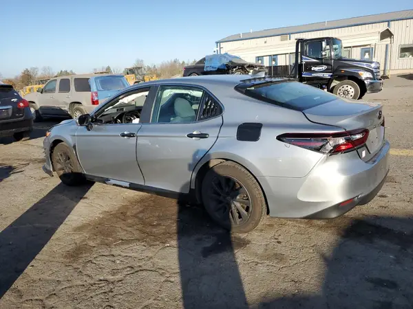 4T1R11AK9MU578988 2021 TOYOTA CAMRY - Image 2