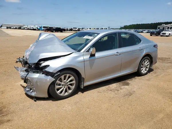 4T1R11AK9MU581292 2021 TOYOTA CAMRY - Image 1
