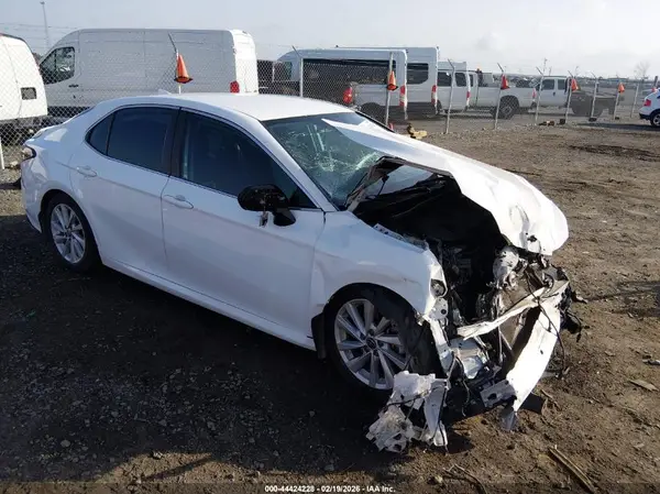 4T1R11AK9N4692930 2022 TOYOTA CAMRY - Image 1