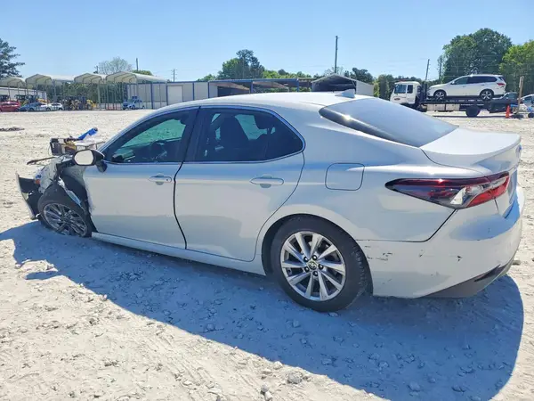 4T1R11AK9NU020964 2022 TOYOTA CAMRY - Image 2