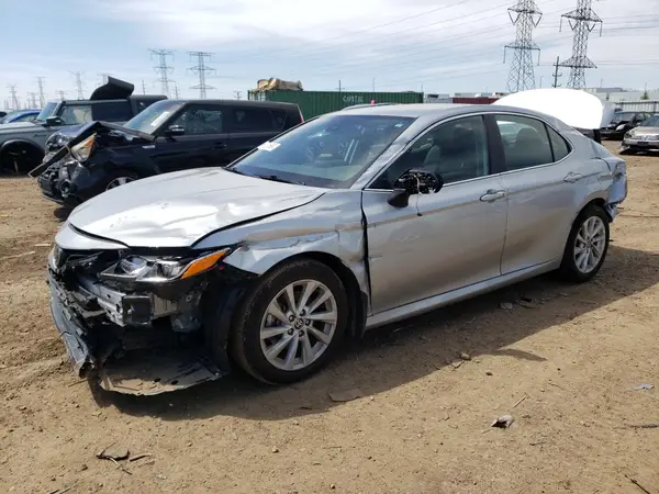 4T1R11AK9NU074328 2022 TOYOTA CAMRY - Image 1