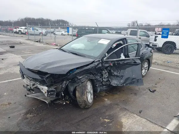 4T1R11AK9NU626930 2022 TOYOTA CAMRY - Image 2