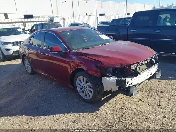 4T1R11AK9NU628757 2022 TOYOTA CAMRY - Image 1