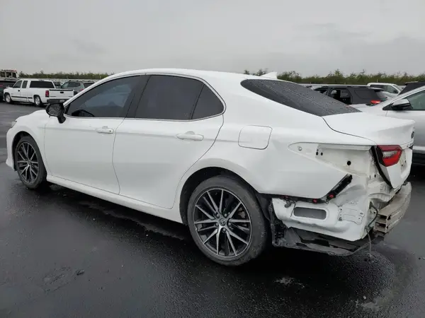 4T1R11AK9NU637233 2022 TOYOTA CAMRY - Image 2