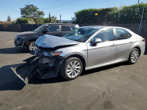 4T1R11AK9NU647860 2022 TOYOTA CAMRY - Image 1