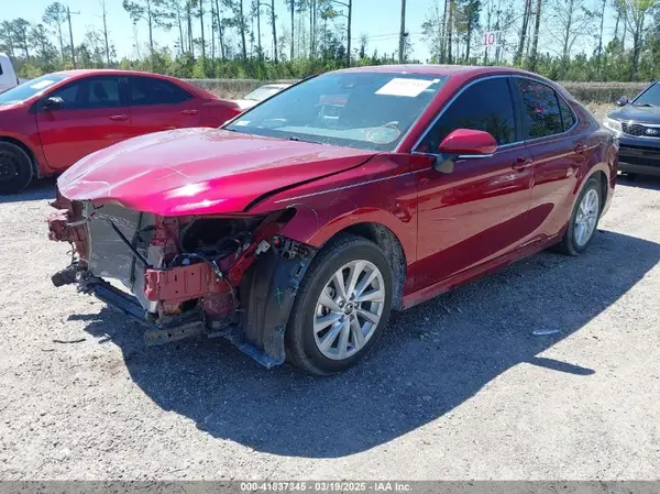 4T1R11AK9NU655473 2022 TOYOTA CAMRY - Image 2