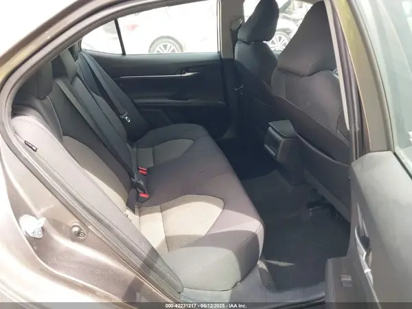 4T1R11AK9NU658132 2022 TOYOTA CAMRY - Image 8
