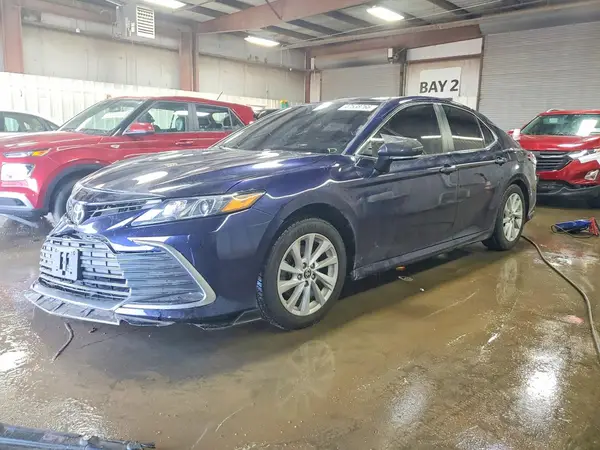 4T1R11AK9NU677277 2022 TOYOTA CAMRY - Image 1