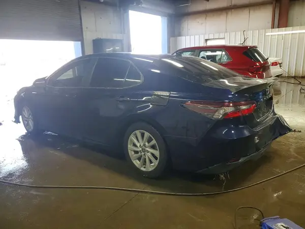4T1R11AK9NU677277 2022 TOYOTA CAMRY - Image 2