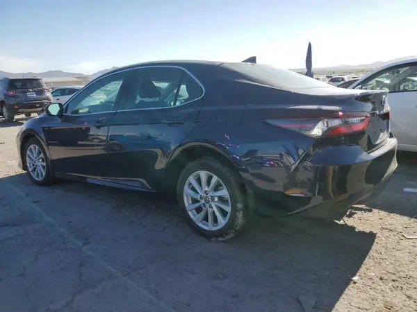 4T1R11AK9NU690787 2022 TOYOTA CAMRY - Image 2