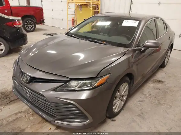 4T1R11AK9PU811594 2023 TOYOTA CAMRY - Image 2