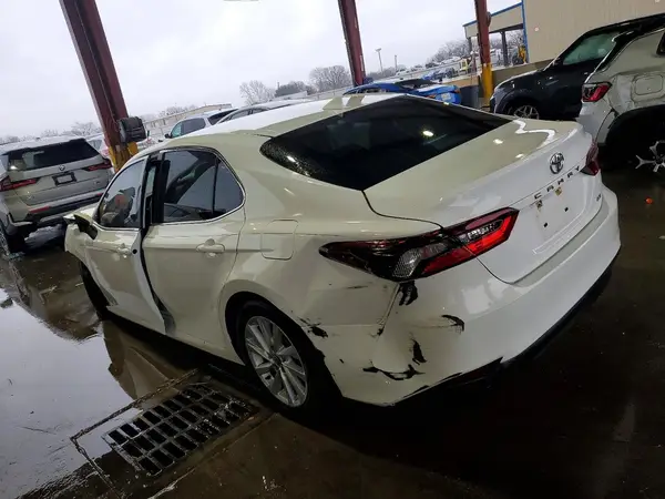 4T1R11AKXMU575470 2021 TOYOTA CAMRY - Image 2