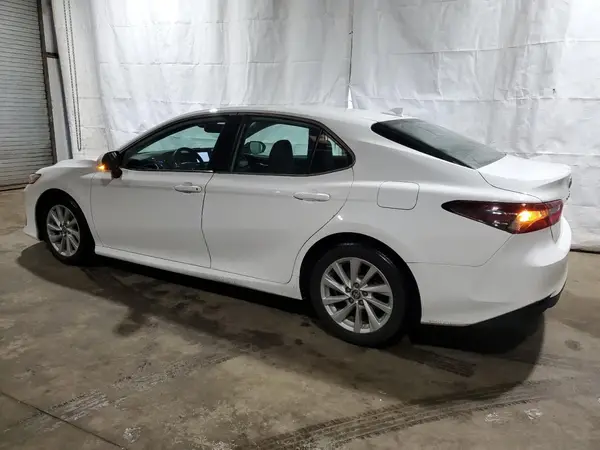 4T1R11AKXMU607673 2021 TOYOTA CAMRY - Image 2