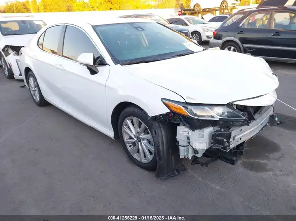 4T1R11AKXNU047476 2022 TOYOTA CAMRY - Image 1