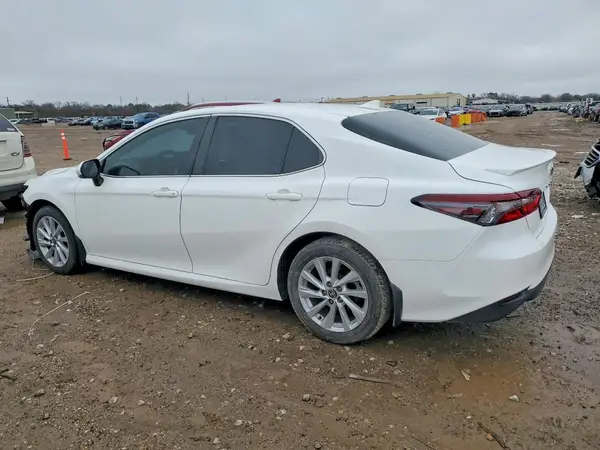 4T1R11AKXNU628881 2022 TOYOTA CAMRY - Image 2
