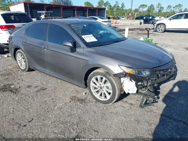 4T1R11AKXNU637936 2022 TOYOTA CAMRY - Image 1