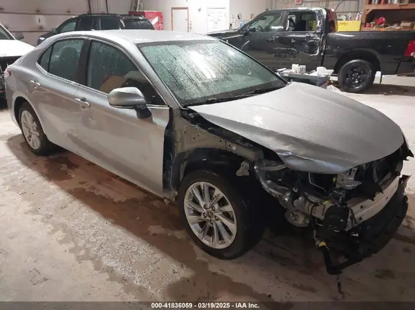 4T1R11AKXNU646345 2022 TOYOTA CAMRY - Image 1