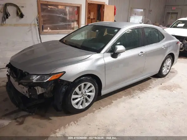 4T1R11AKXNU646345 2022 TOYOTA CAMRY - Image 2