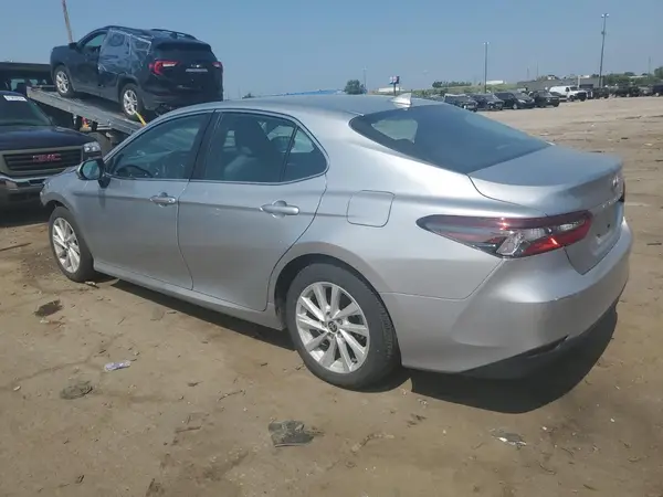 4T1R11AKXNU684707 2022 TOYOTA CAMRY - Image 2