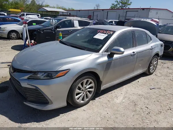 4T1R11AKXNU704373 2022 TOYOTA CAMRY - Image 2