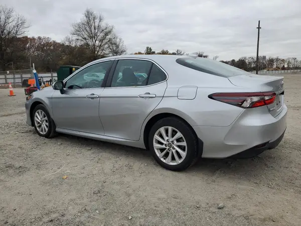 4T1R11AKXNU710786 2022 TOYOTA CAMRY - Image 2