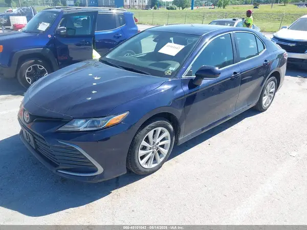 4T1R11BK0MU021966 2021 TOYOTA CAMRY - Image 2