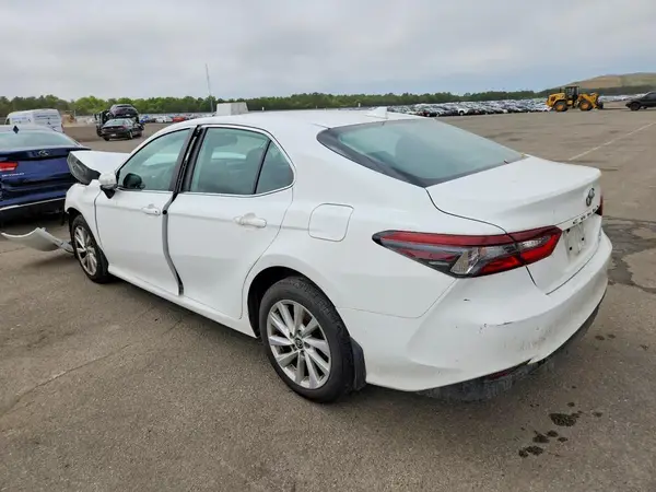 4T1R11BK1MU021507 2021 TOYOTA CAMRY - Image 2