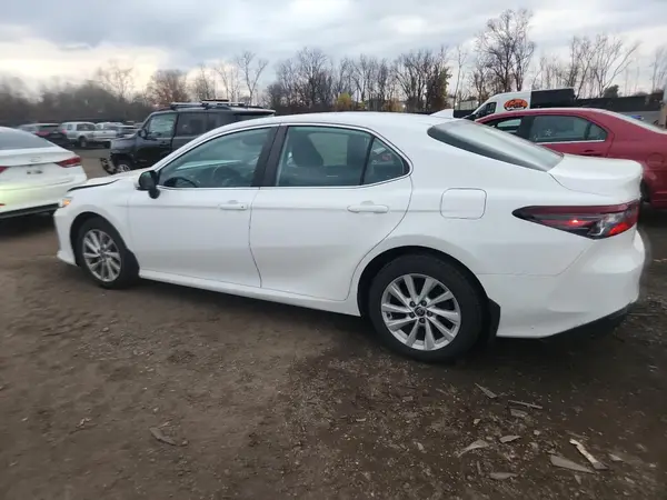 4T1R11BK1MU039683 2021 TOYOTA CAMRY - Image 2