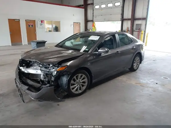 4T1R11BK3NU049228 2022 TOYOTA CAMRY - Image 2