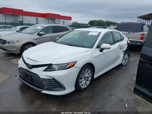 4T1R11BK3NU064246 2022 TOYOTA CAMRY - Image 2