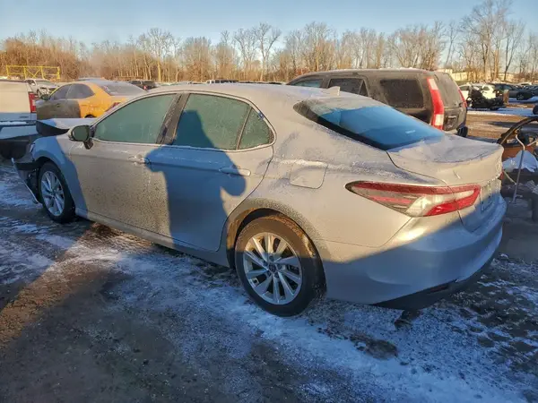 4T1R11BK3NU066076 2022 TOYOTA CAMRY - Image 2