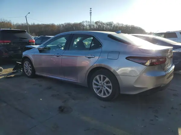 4T1R11BK4NU047794 2022 TOYOTA CAMRY - Image 2